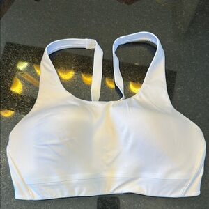 Athleta White Sports Bra Smooth Fabric Everyday Comfort‎